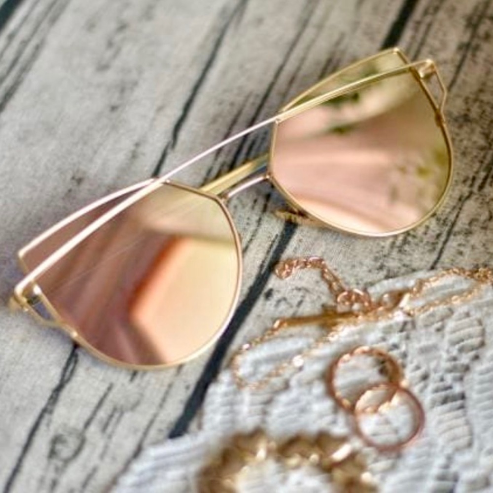 ✨Reflective Rose Gold Sunglasses✨
